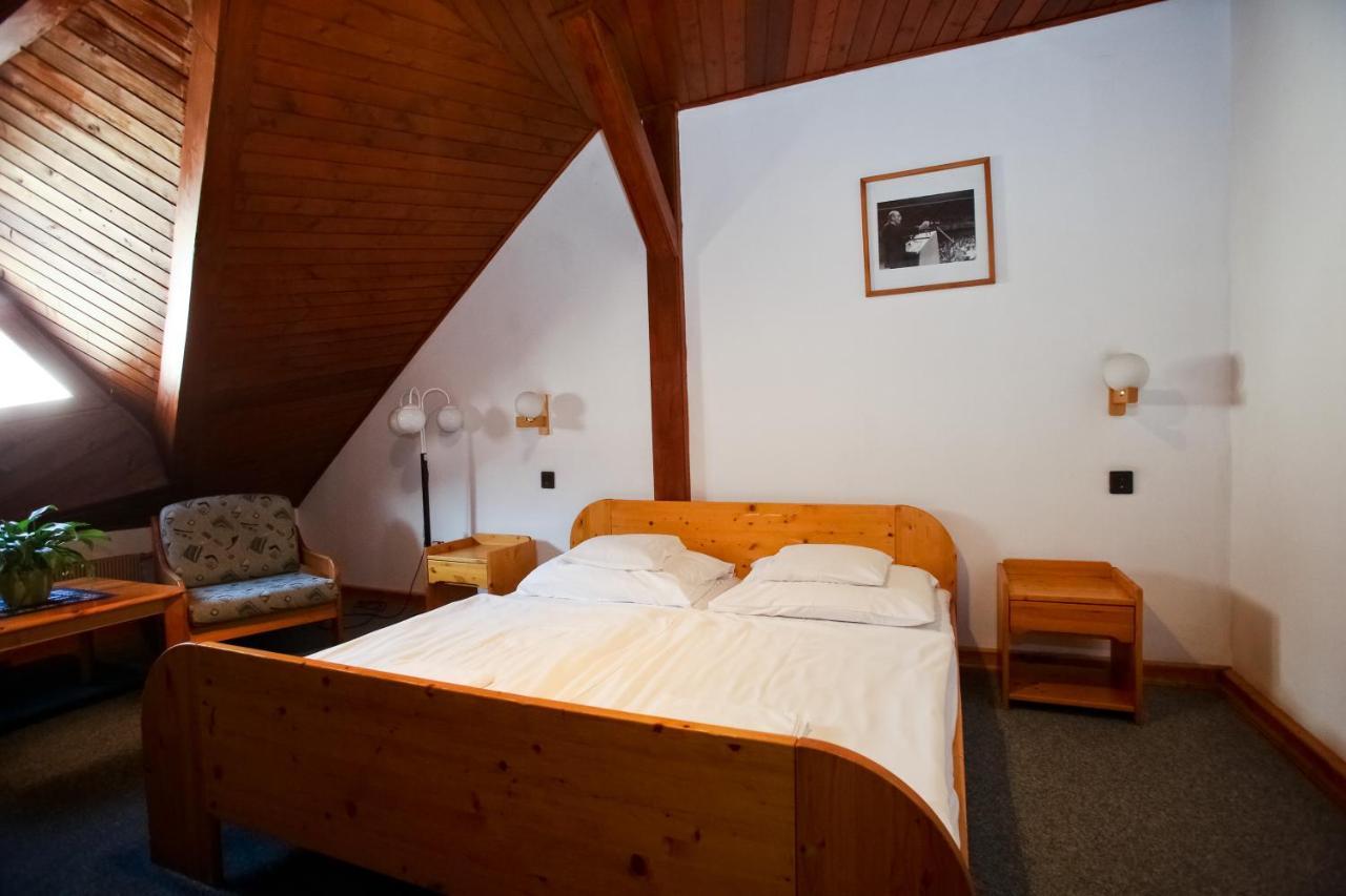 Bed and Breakfast Lenau Ház Pécs Exterior foto